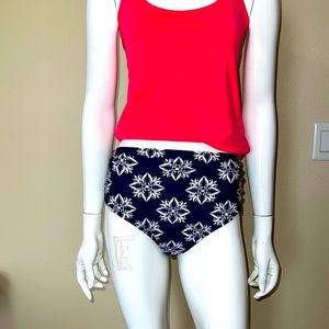 NWT, Bikini bottom size L, floral pattern. color navy blue and white.